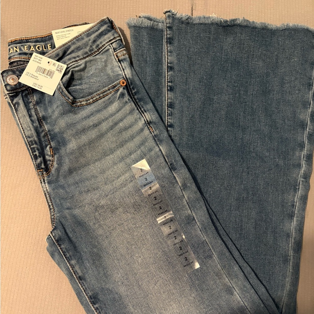 NWT American Eagle Outfitters Women's size 2 blue Jeans
